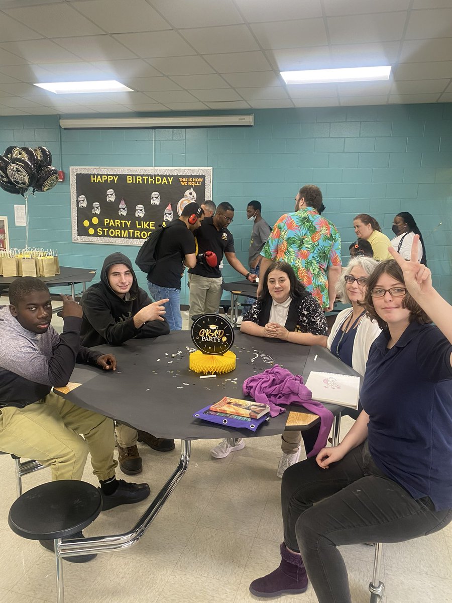 DThomas School tweet media