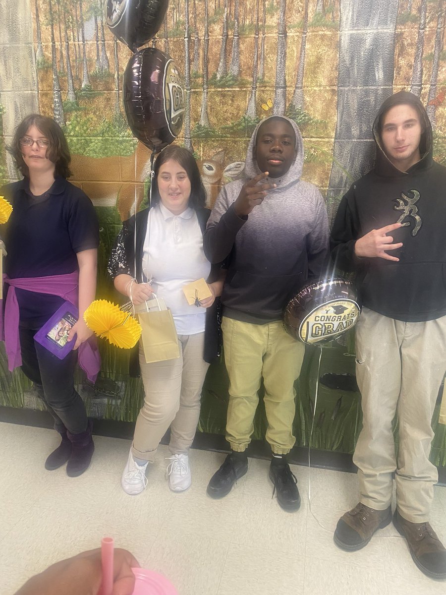 DThomas School tweet media