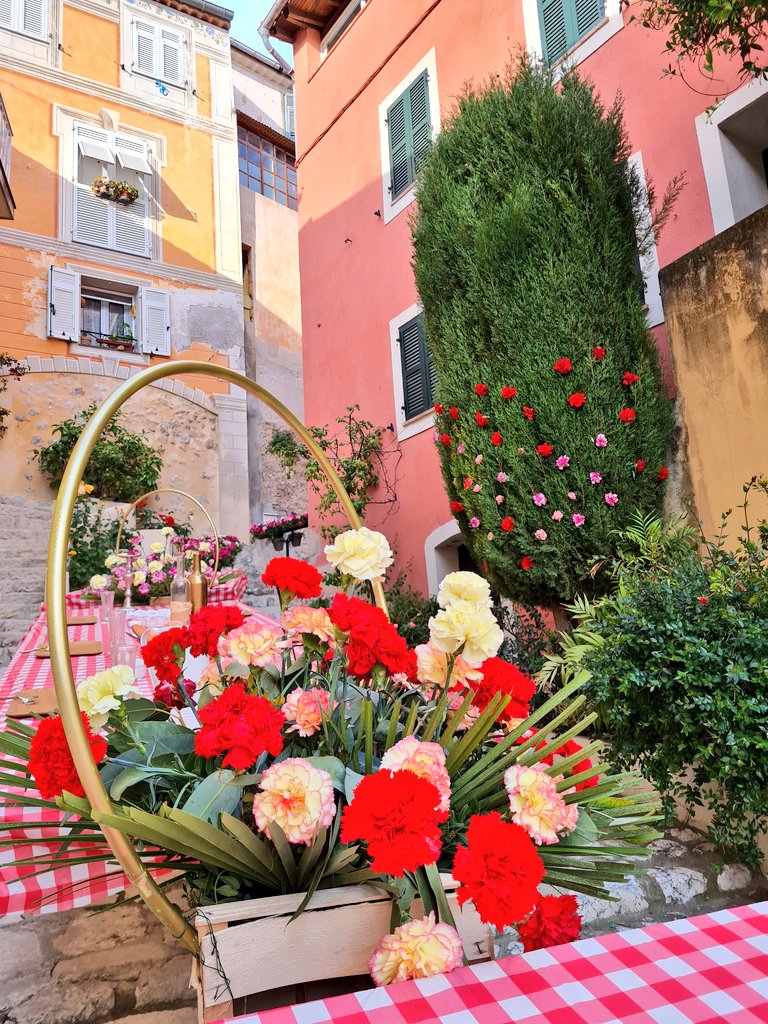 jennifersalles_'s tweet photo. Après deux ans d'attente quel plaisir de se retrouver toutes et tous à Falicon aux cotés de S.A.S. Albert II de Monaco pour la 35ème fête de l'œillet. 

Une fête entièrement renouvelée placée cette année sous le signe de la garden party. https://t.co/EEwqjvA5QO