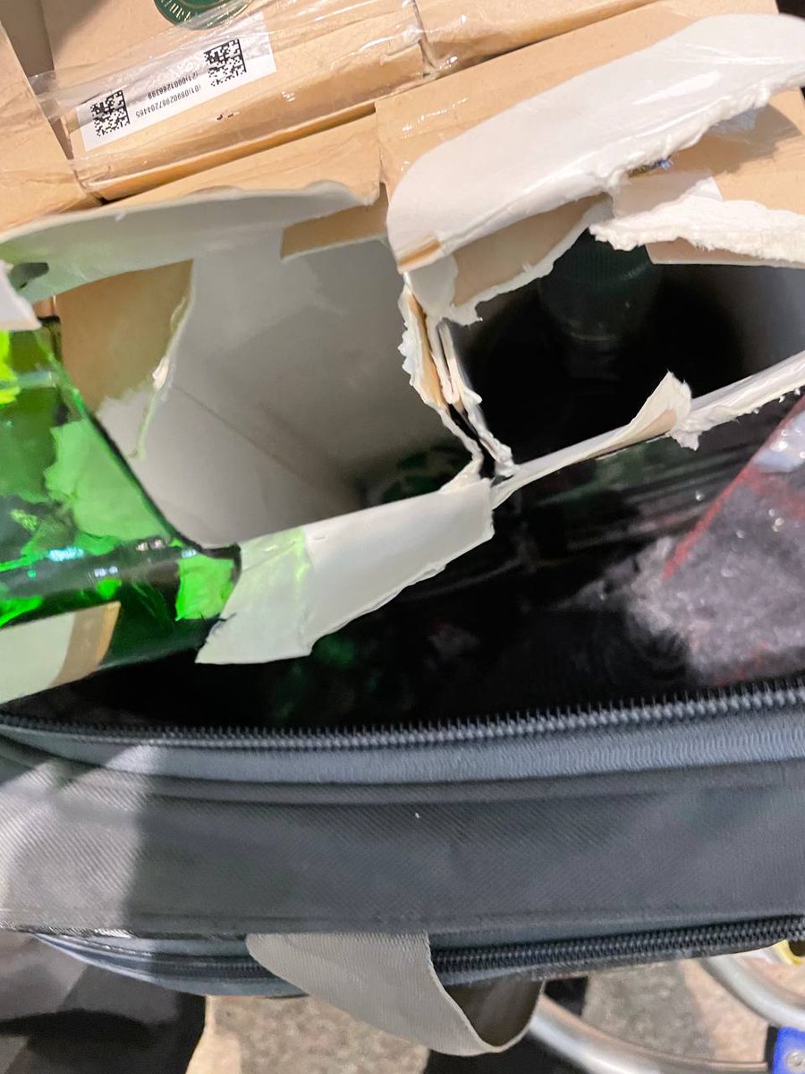 reddy_radar's tweet image. @GoFirstairways 
Check these images. I'm near your ticketing counter in Hyderabad Airport RGIA. No one is responding properly for this damage caused. 
#FailedService