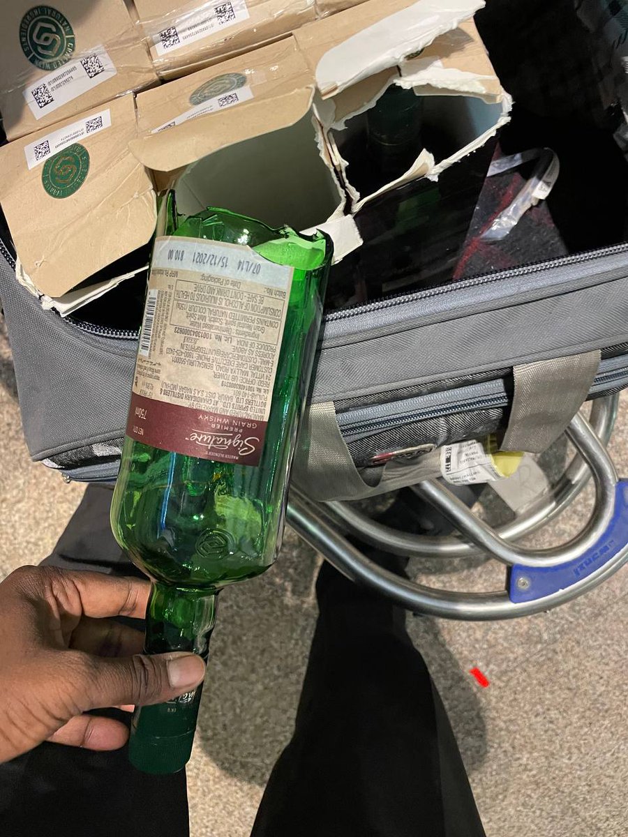 reddy_radar's tweet image. @GoFirstairways 
Check these images. I'm near your ticketing counter in Hyderabad Airport RGIA. No one is responding properly for this damage caused. 
#FailedService