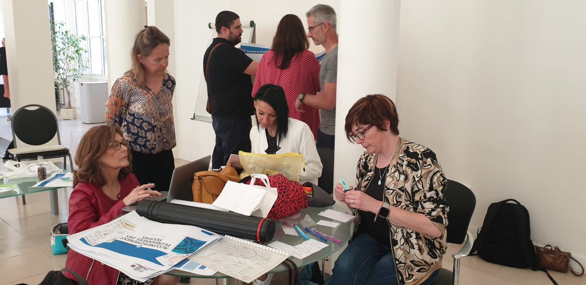 AlxPons's tweet photo. La délégation de Grenoble a Paris pour une journée d’échanges dans le cadre du plan national de formation des enseignants. Présentation de l’APAE. #PNF #eafc https://t.co/DrgtyWVyA9