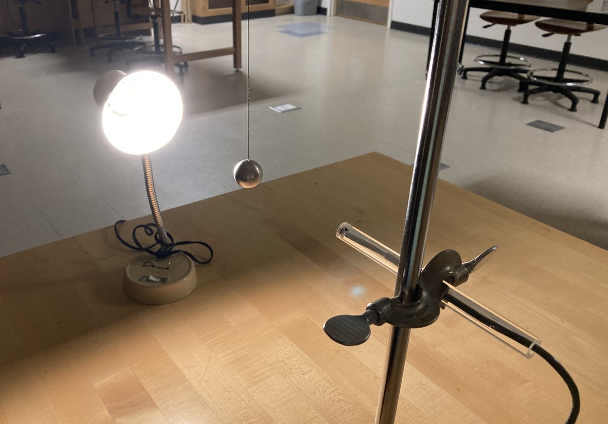 PhysicsAlive's tweet photo. I made a simple demo to simulate exoplanet detection...and it worked on the first try! One light bulb, one pendulum, one light detector. Shine, swing, graph, transit curve! https://t.co/wGMTagLnAc