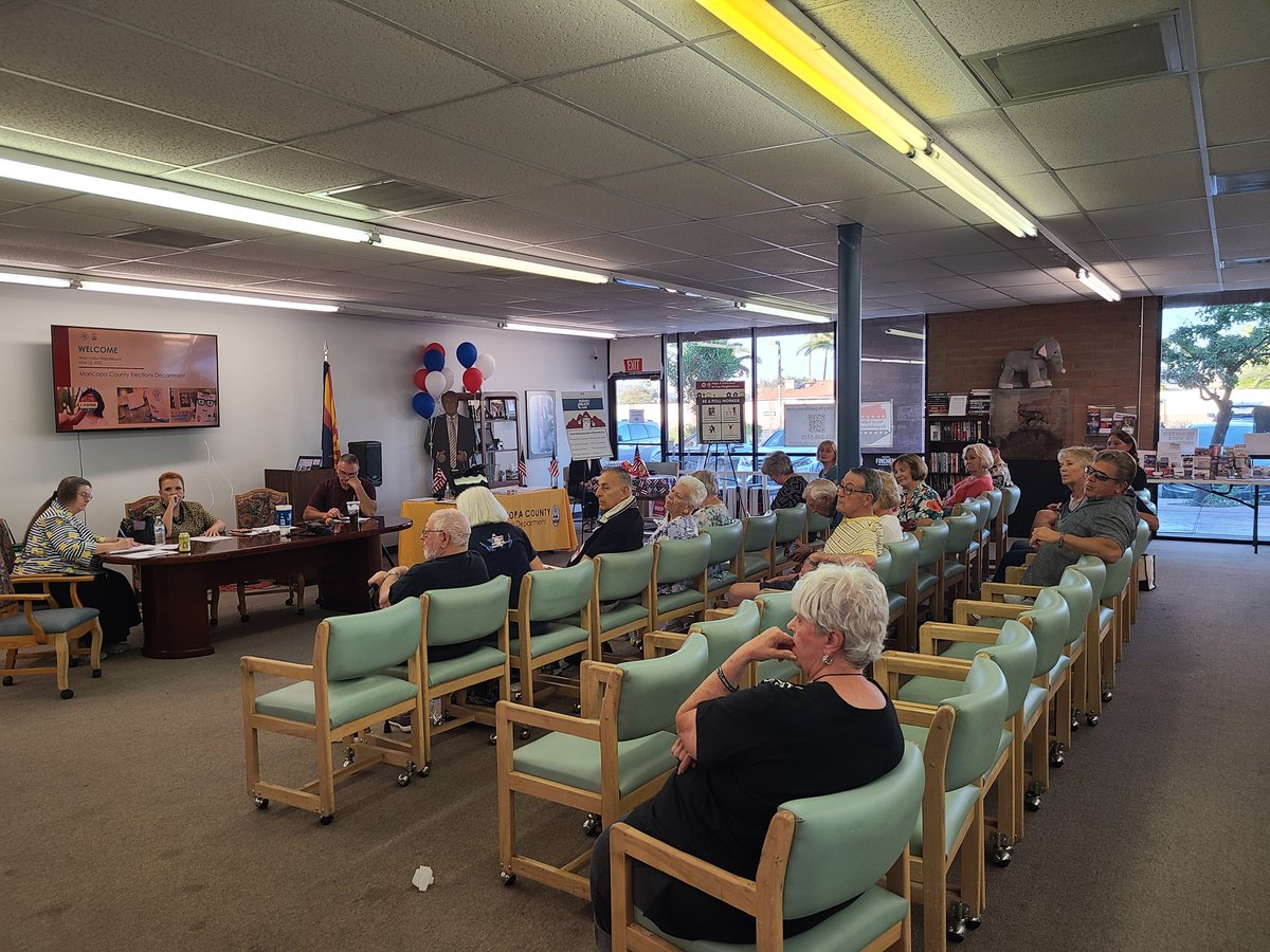 TonySanchezGOP's tweet photo. Great turnout for a training in the West Valley! #leadright https://t.co/VTDJGd4Sa1