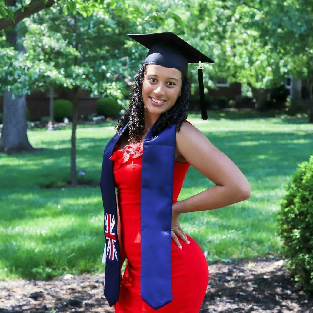 Martina82550735's tweet photo. A sweet ending to a new beginning...👩🏽‍🎓❤
#5thYearLoading🤫⏳ https://t.co/9geV1gBbFR