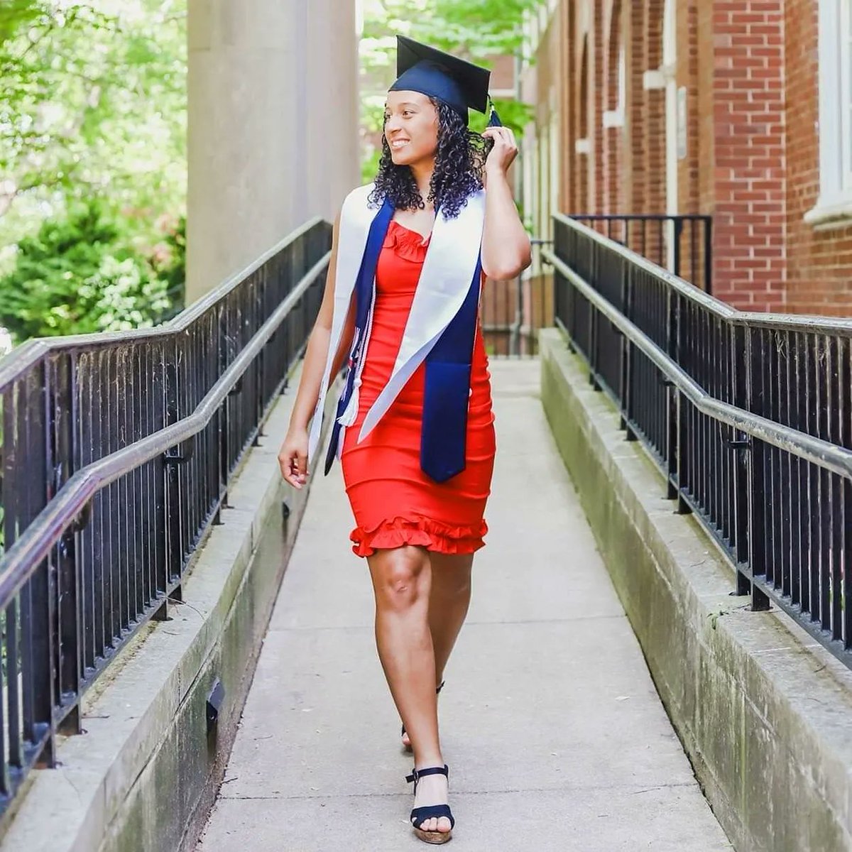 Martina82550735's tweet photo. A sweet ending to a new beginning...👩🏽‍🎓❤
#5thYearLoading🤫⏳ https://t.co/9geV1gBbFR