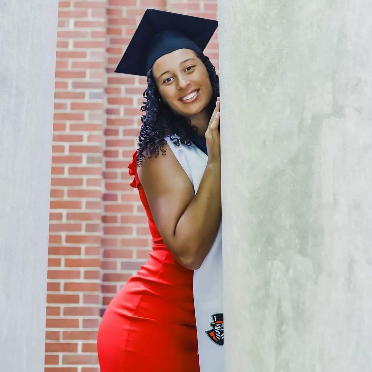 Martina82550735's tweet photo. A sweet ending to a new beginning...👩🏽‍🎓❤
#5thYearLoading🤫⏳ https://t.co/9geV1gBbFR