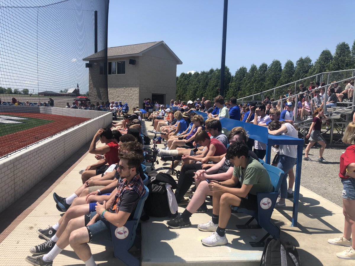 BenGerken's tweet photo. Student body enjoyed the sun this afternoon. @Courier_Sports @WOSNScores @BVC_sports https://t.co/mRbJXWuNMZ