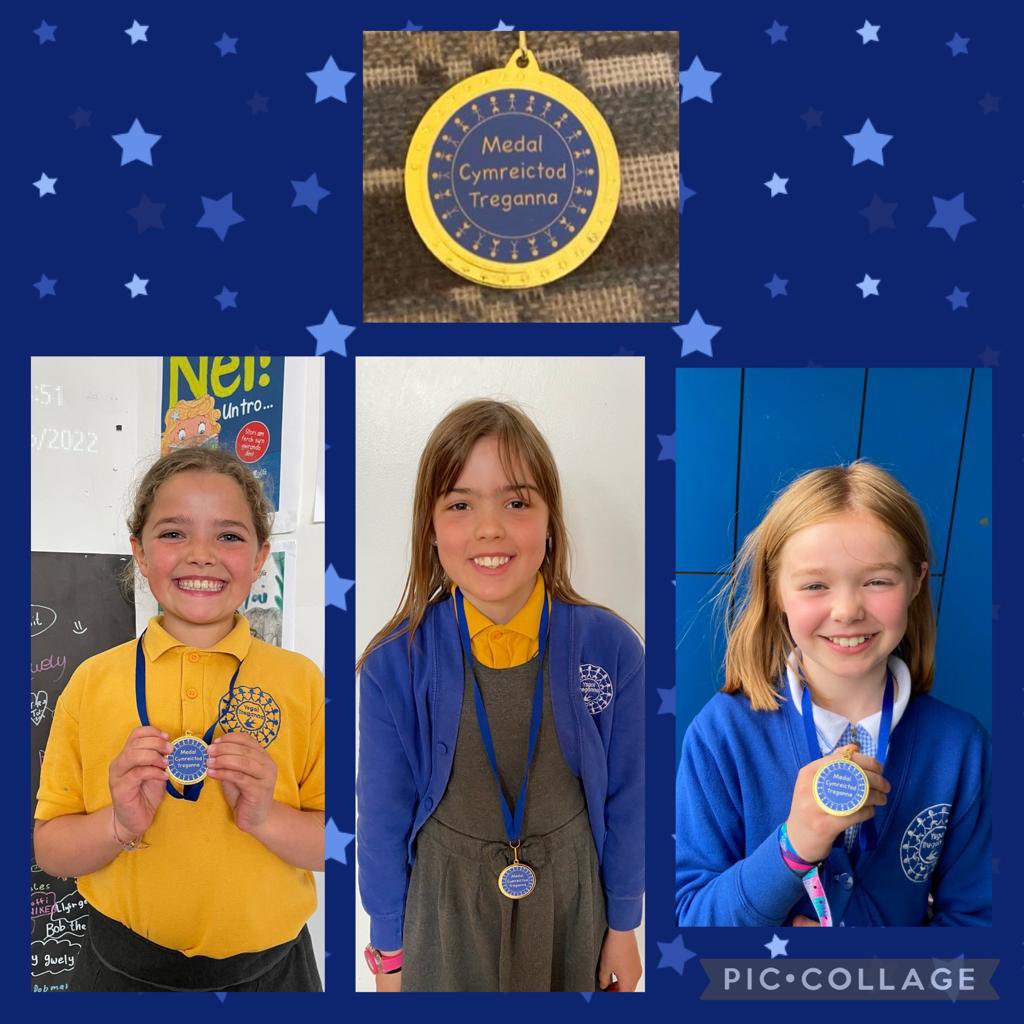 SiarterTreg's tweet photo. plant gwych @bl4treganna gyda gwên hyfryd ar ei gwynebau ❤️medalau i’w llongyfarch am siarad y Gymraeg 🏅diolch blant 👏🏻#joiwch
congratulations to the medal cymreictod winners this week 🏴󠁧󠁢󠁷󠁬󠁳󠁿⭐️🤣👍🏻#daiawnchi https://t.co/yb3dSPGsB1