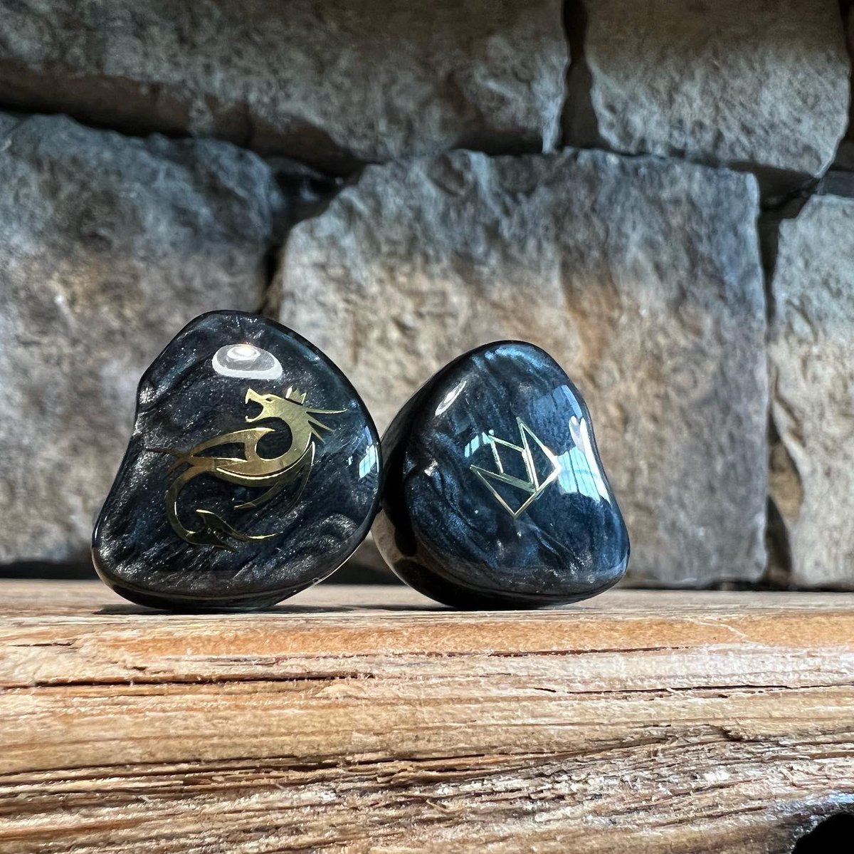 BloomAudioStore's tweet photo. Noble Kublai Khan is here and it is SPECTACULAR. Check out the full review on our site and see how it compares to Noble’s other flagship, Sultan, and Empire Ears’ Odin. https://t.co/cGeazAPSOz https://t.co/hj3g2RgM1o