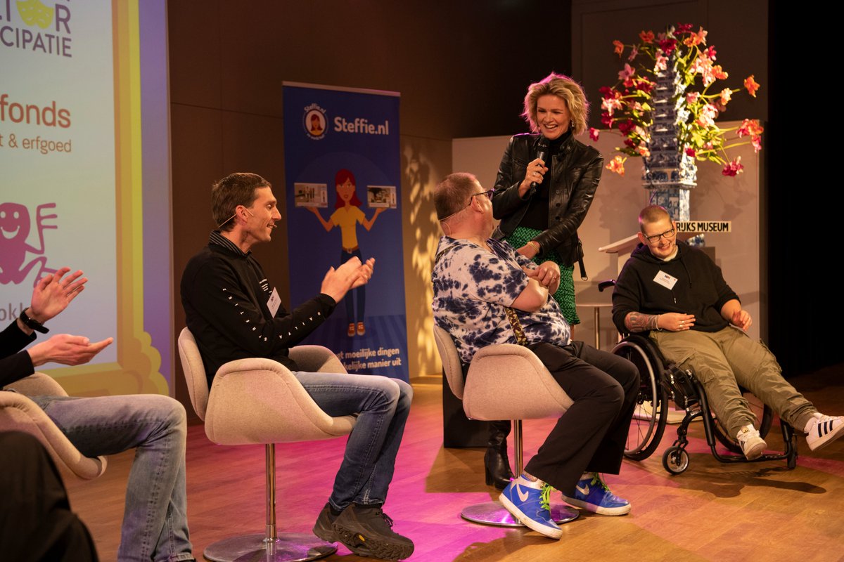 SteffieHelpt's tweet photo. De Museumonderzoekers van Steffie zijn klaar om de toegankelijkheid van musea te testen! Vandaag hebben 45 Museumonderzoekers met een beperking samen met @ShownieuwsSBS6 presentatrice @TooskeRagas de website https://t.co/dIaiG5UZpR feestelijk in gebruik genomen. #inclusie https://t.co/betxLpjWOx