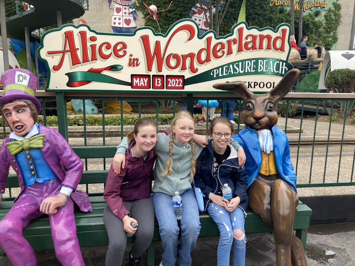 RoscoePrimary6's tweet photo. Fabulous day with these amazing Year 6 children at Blackpool 🎢🎠@roscoeprimary34 @Roscoe_Primary https://t.co/0XyjXpjUwF