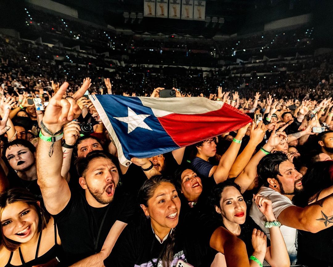 deftones's tweet photo. 5.3.22 San Antonio
Pic: @eddie24d https://t.co/FLYQWRHIV9