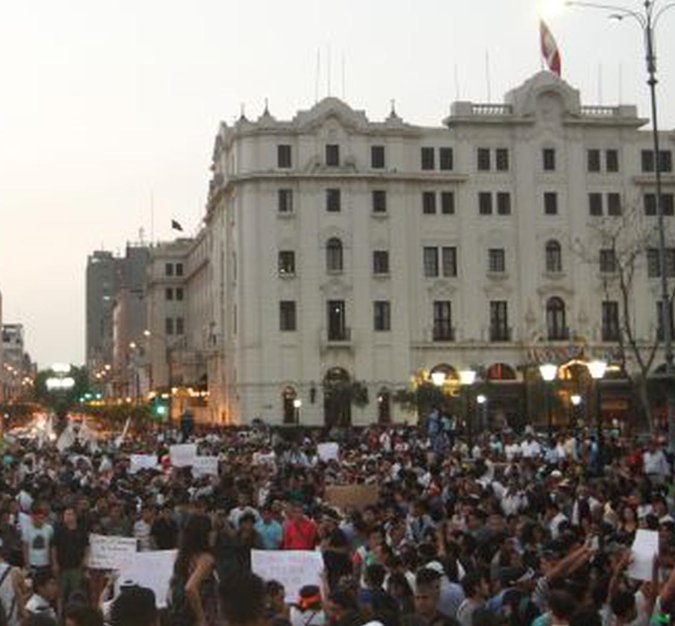 MundosurI's tweet photo. 🇵🇪 | Diferentes colectivos, gremios y federaciones estudiantiles a nivel nacional realizarán una marcha hoy viernes 13 de mayo desde las 5pm que se iniciará en la Plaza San Martin del Centro de Lima en contra de la Reforma Educativa aprobada por el Congreso de la República. https://t.co/ZFZxK44ORN