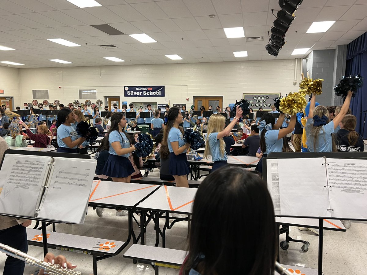 RhhsTam's tweet photo. @hcpss_rhhs @hcpss_ces Cougar Day! Our kids did a great job today!! #communitycampus https://t.co/rHThoPuR7x