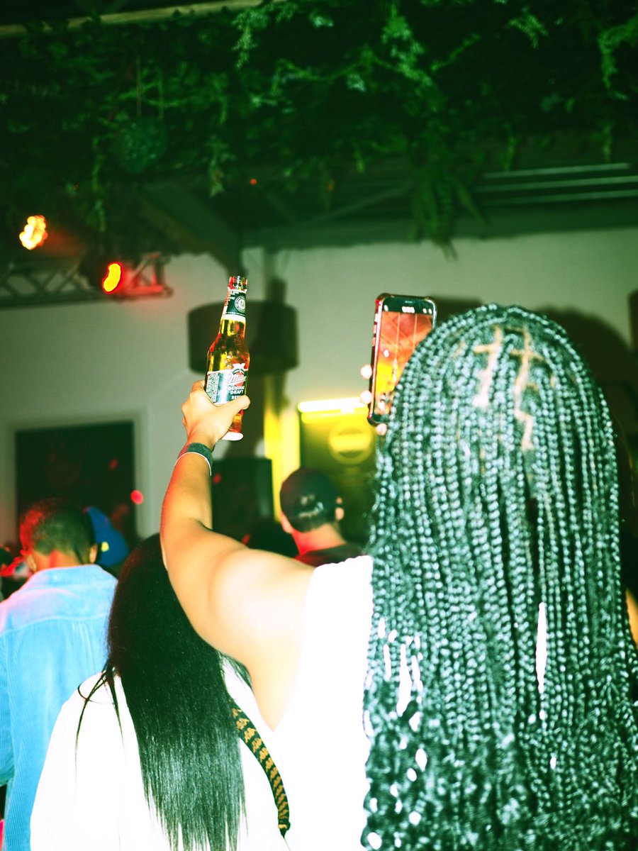 EsethuMagalela's tweet photo. Good music, some peers and refreshing ice cold drinks, #MillerXBoilerRoom is really the place to be tonight🥺🍻✨

#ItsMillerTime https://t.co/wQjShdwKIZ