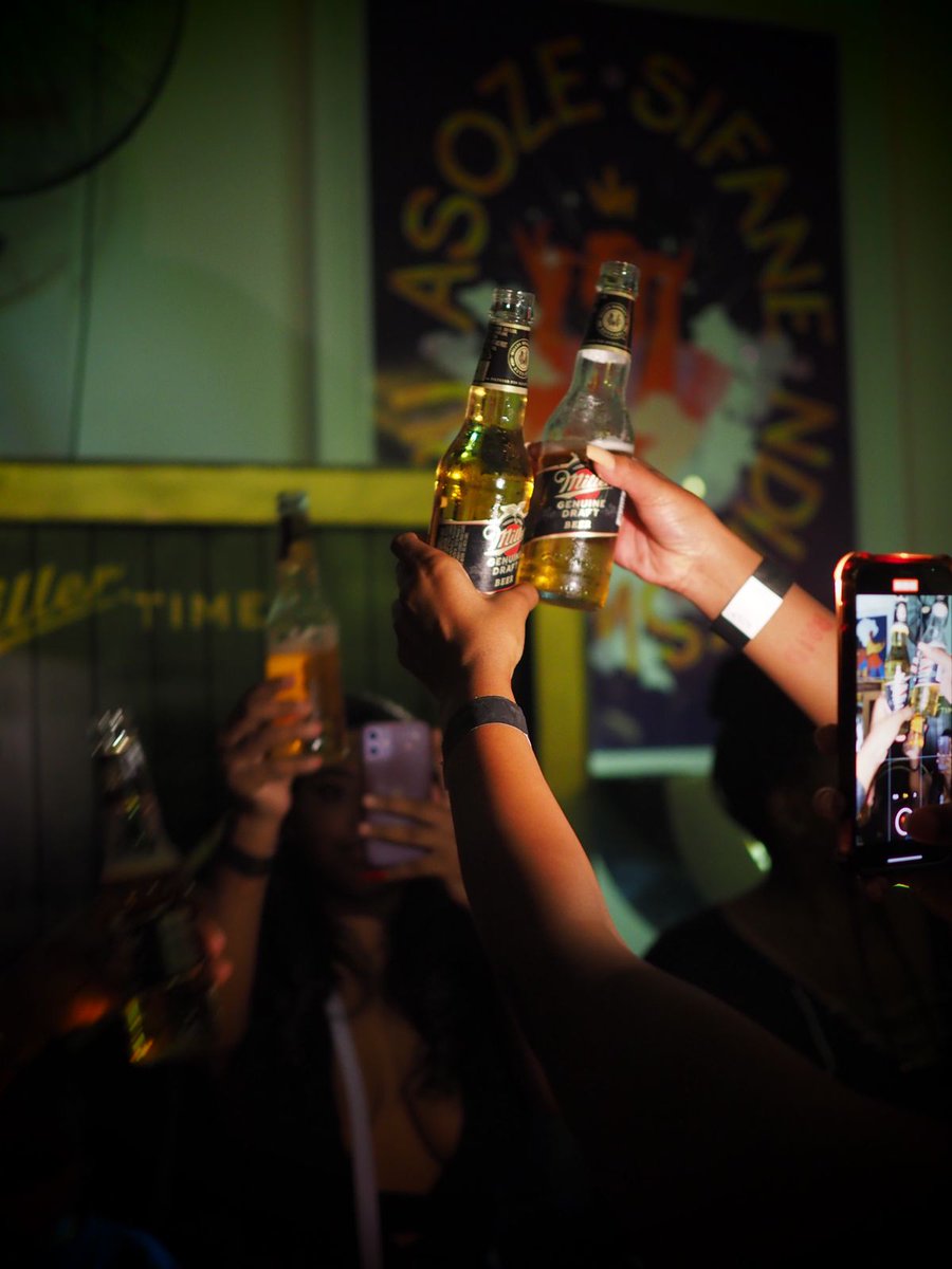 EsethuMagalela's tweet photo. Good music, some peers and refreshing ice cold drinks, #MillerXBoilerRoom is really the place to be tonight🥺🍻✨

#ItsMillerTime https://t.co/wQjShdwKIZ