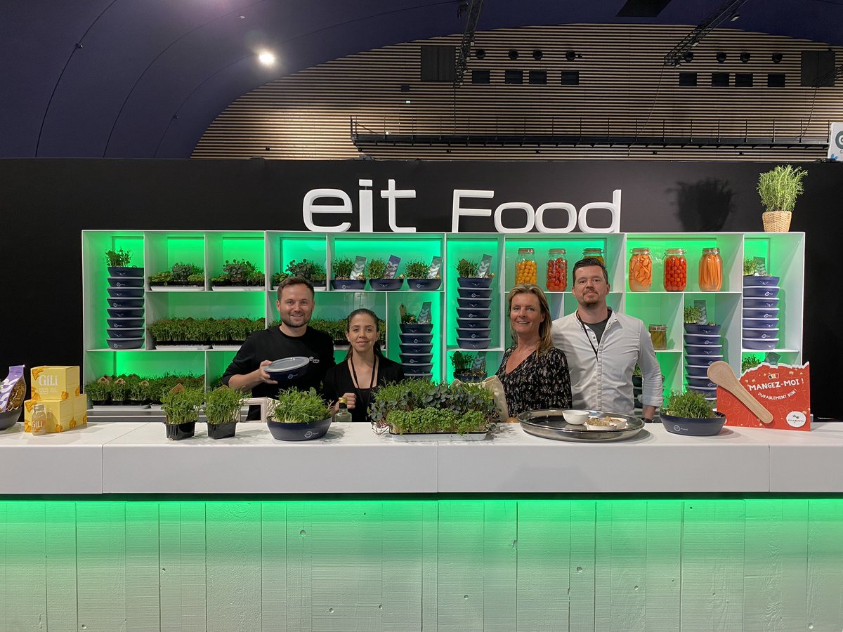 lentalksmehrweg's tweet photo. So proud and humbled to be among the 20 selected startups of @EITeu with @letstalkmehrweg #CraftingFuture. We take it as further motivation to follow our path and bring #reusable, #circulating food containers into the (European!) market to reduce #singleuse trash! https://t.co/acG9MxudET