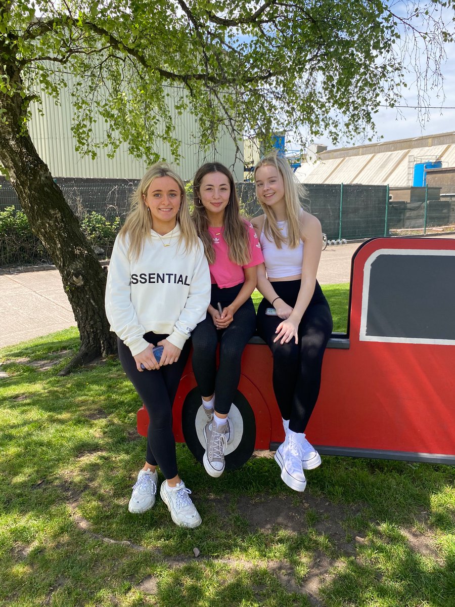 donnamlyons's tweet photo. @stmarysmallow 
Fifth years having fun @blackrockcastle #friends #fun #fab5thyears #sunnyday https://t.co/j5YC2bQHFo