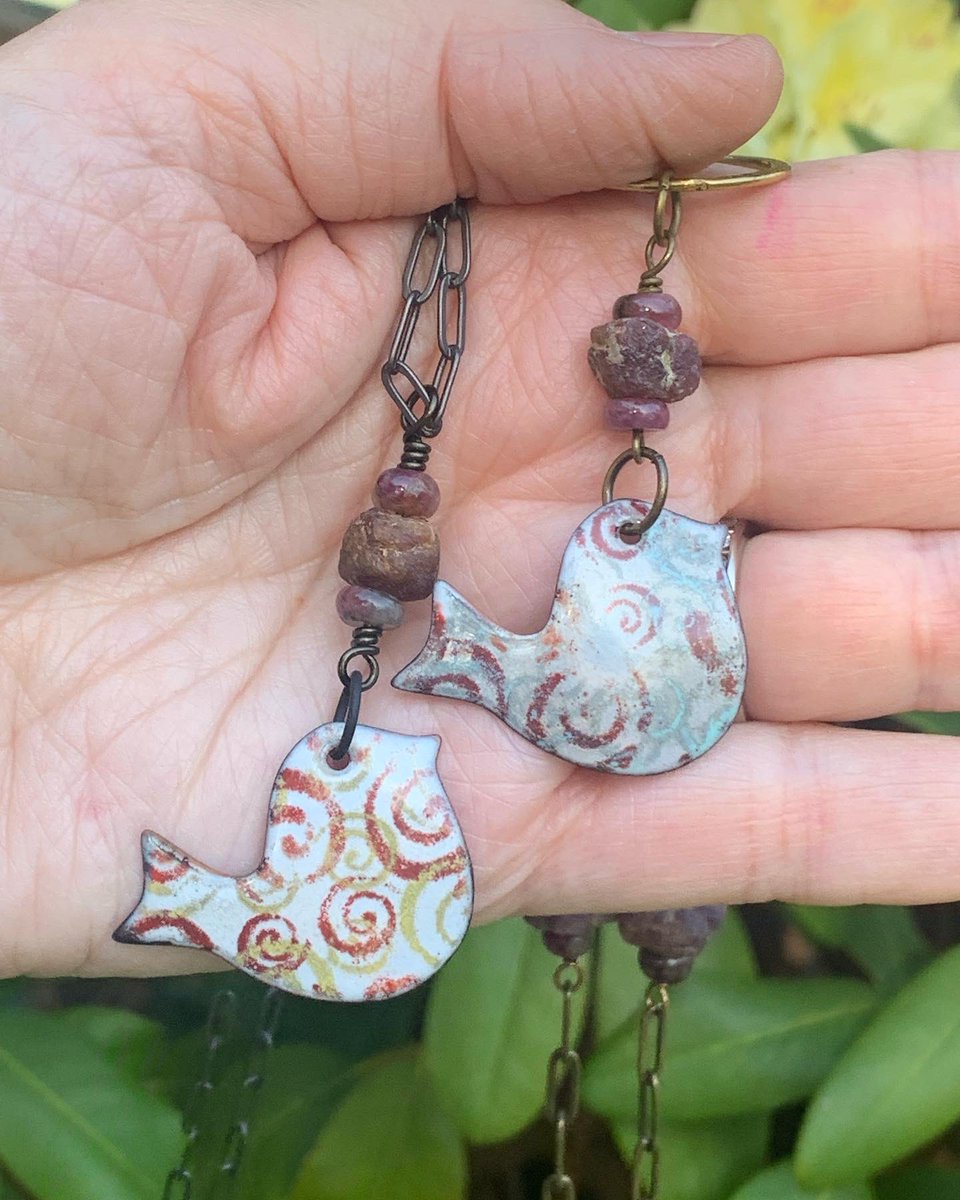 debsdesigns401's tweet photo. Sweet little enamel bird pendants.
https://t.co/fQTDWIgkFS https://t.co/GqZJqZJ0PM