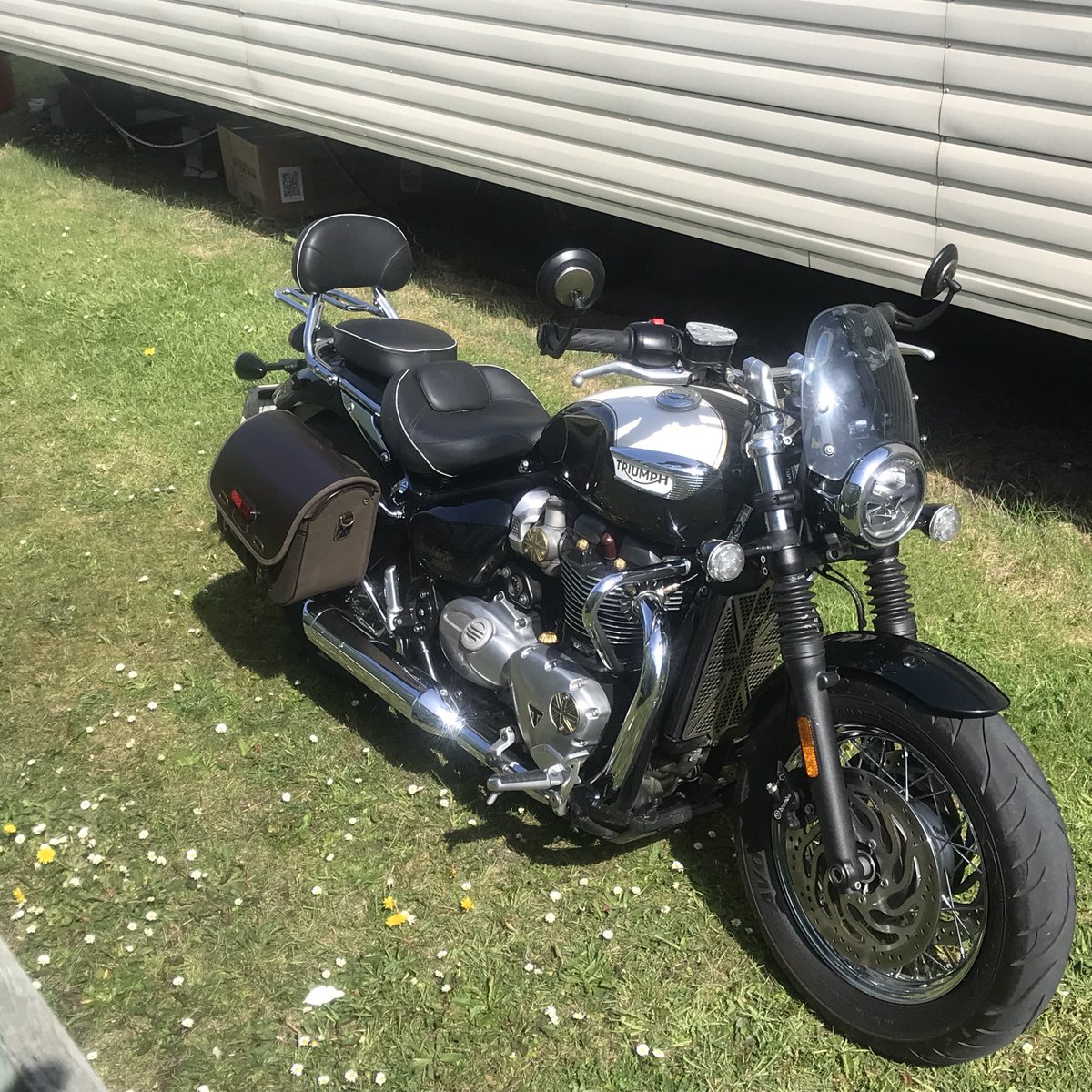 Just love riding me bike through some awesome Welsh roads today 😎🍷