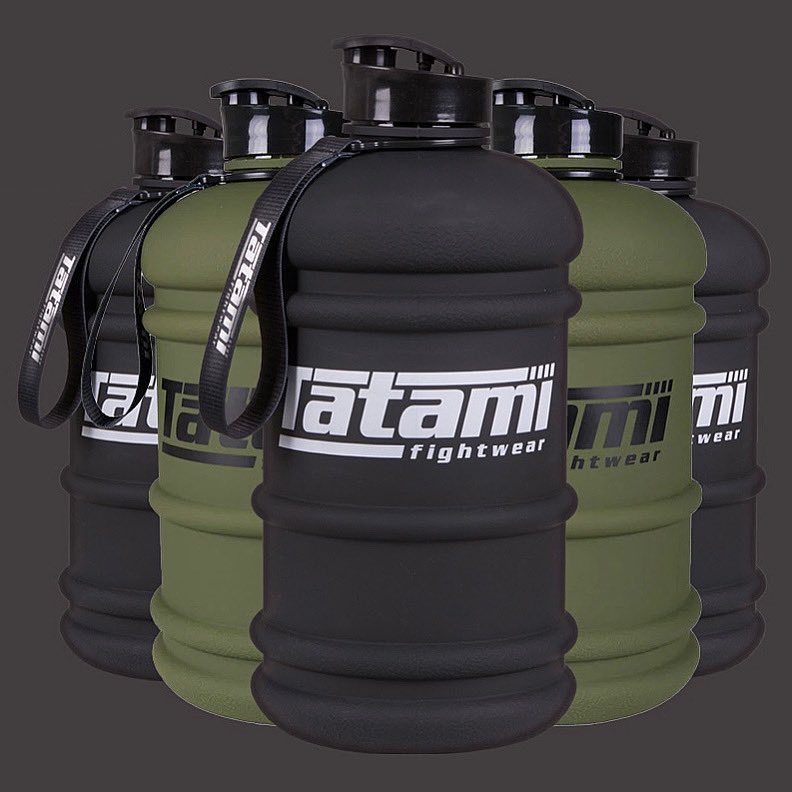 Stay hydrated whilst you train 💦 2.2L water bottles are back in stock! Available in black &amp; khaki on our UK &amp; EU sites 👌🏽 tatamifightwear.com/collections/ac…