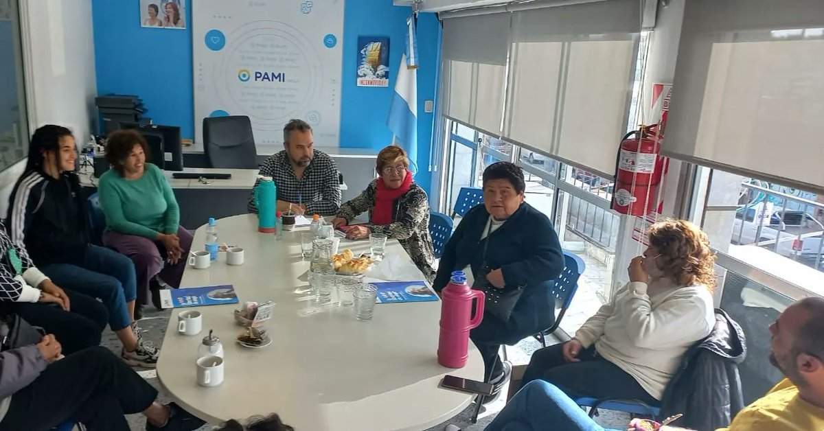 facarivero's tweet photo. Estuvieron presentes la coordinadora MAP, de la Posta Comunitaria Barrial de Itatí, y de las áreas Organización y Participación social de la UGL XXXVII.
@FerRubino9
@luanavolnovich
@mayrasmendoza
#pamidepie💛🇦🇷
#SomosQuilmes💜👍🏼 https://t.co/erVVdrfQve