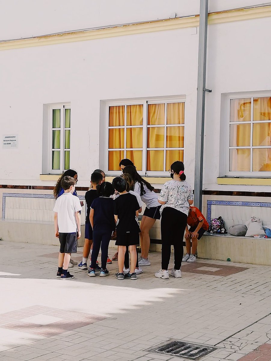 presentacionMLG's tweet photo. #Pastoral 💚| Nuestros grupos de #voluntariado de #4ESO y #1BTO participan como monitores en colaboración con la #ParroquiaDeLasAngustias en @SAFAICET 💯

🟢Divertidas actividades llenas de #valores para comenzar el fin de semana🔝

@fvictoria_es 

#colegiosdiocesanos https://t.co/PRa1uiYP1u