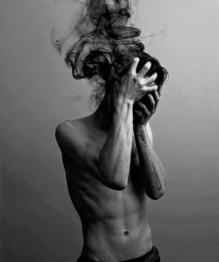 Un_Lugar_'s tweet photo. Dueles...
Como un grito sin sonido
Como un niño dibujando la vida que no ha tenido
Como el te quiero en la boca cuando no es correspondido
Como el perfume en la ropa de alguien que ya ha fallecido
Dueles... https://t.co/WHGQJwp1Dg