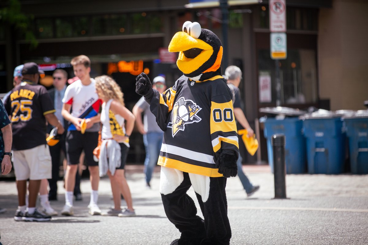 ACE_Innamorato's tweet photo. #LetsGoPens 

Thanks to everyone who came out today to the @penguins rally in Market Square. When you play Pittsburgh - you play the entire city. No matter our differences, we can all agree on this - Beat the Rangers. Send them home to get their golf clubs out. https://t.co/qno9DCjf9y