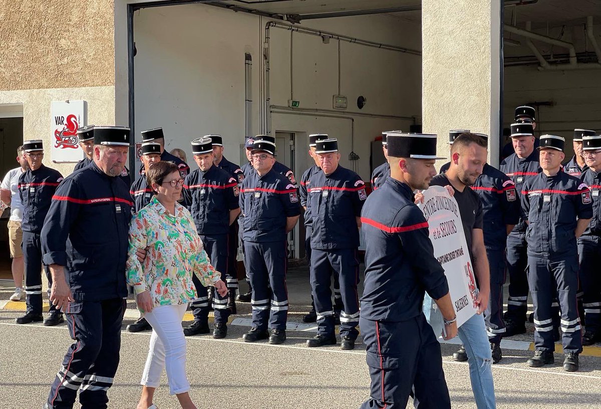 famatras's tweet photo. C’est avec une grande émotion que j’ai participé au baptême du centre de secours de Salernes. Il porte désormais le nom du Capitaine Didier Tintané, ancien chef de centre avec qui j’ai servi durant plus de 7 ans. 
J’adresse mes sincères pensées à sa famille et ses proches. https://t.co/z4zHB0zLk0