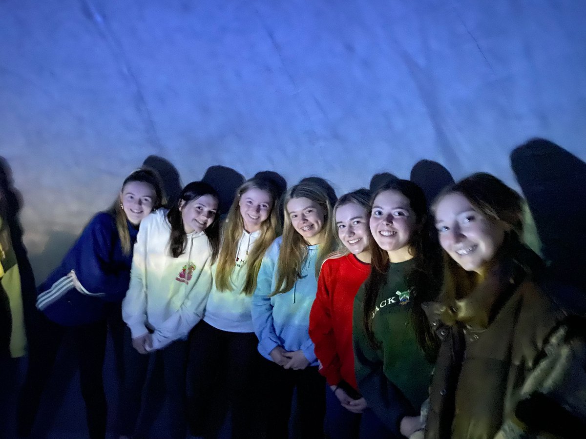 donnamlyons's tweet photo. @stmarysmallow 
Fifth year trip #hadagreatday #withfriends fab5thyears @blackrockcastle https://t.co/TgVBbStWSg