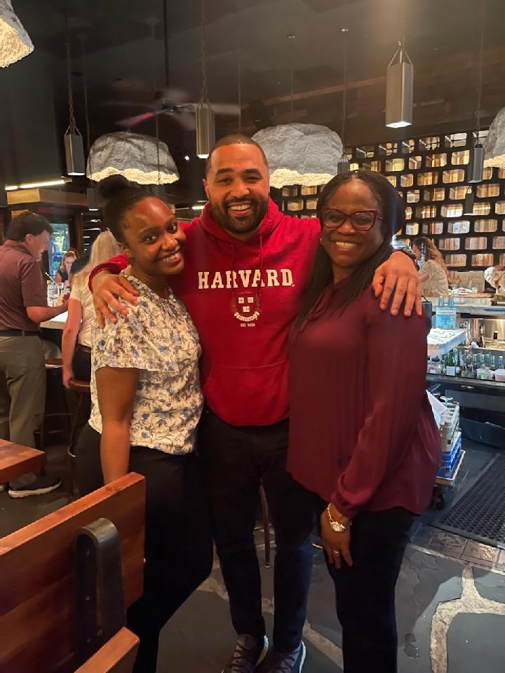 modeldoc's tweet photo. Always time for #mentoring moments pre-#QCOR22🙂with Superstar 🌟 #AHAFIT @GTCardFellows So proud of all their accomplishments! Watch out for @AubJGrantMD @AskDrSteph #TheFaceofCardiology #BlackMeninMedicine #BlackWomeninMedicine 
@AHAScience @AHAMeetings #HealthEquityInMotion https://t.co/gTEe0bnKEe