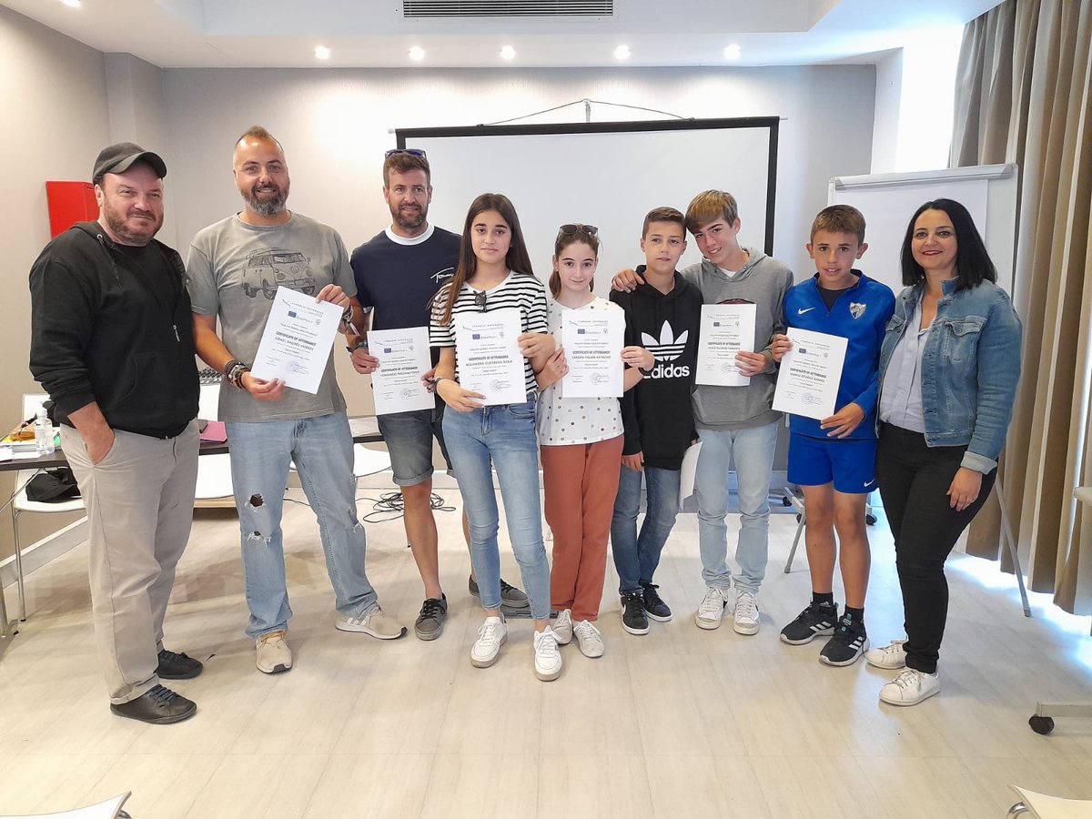 colegioolivos's tweet photo. Nuestros alumnos de Erasmus están terminando su experiencia en Grecia, han visitado la ciudad de Kavala, y han obtenido los certificados acreditativos de su participación. #Esrasmusplus https://t.co/oiqpo0gQvx
