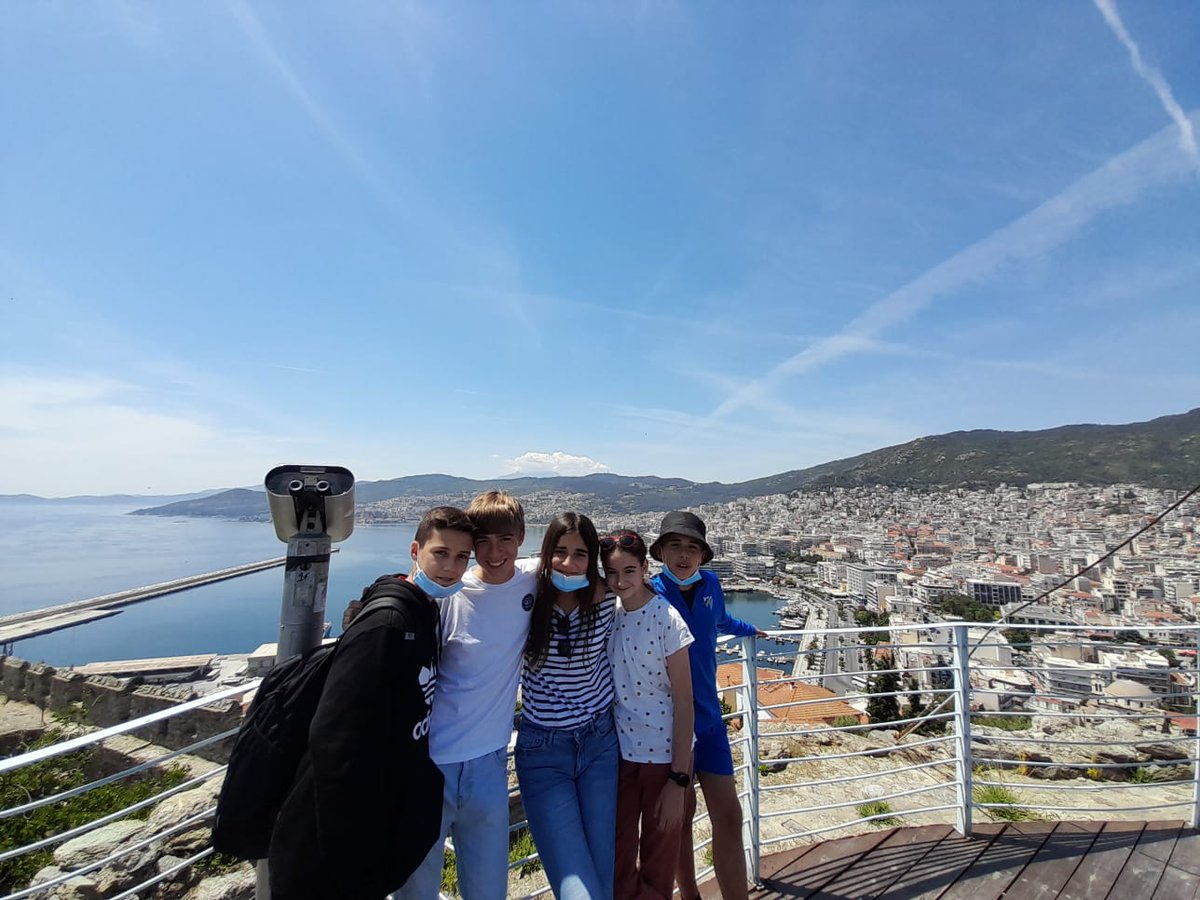 colegioolivos's tweet photo. Nuestros alumnos de Erasmus están terminando su experiencia en Grecia, han visitado la ciudad de Kavala, y han obtenido los certificados acreditativos de su participación. #Esrasmusplus https://t.co/oiqpo0gQvx