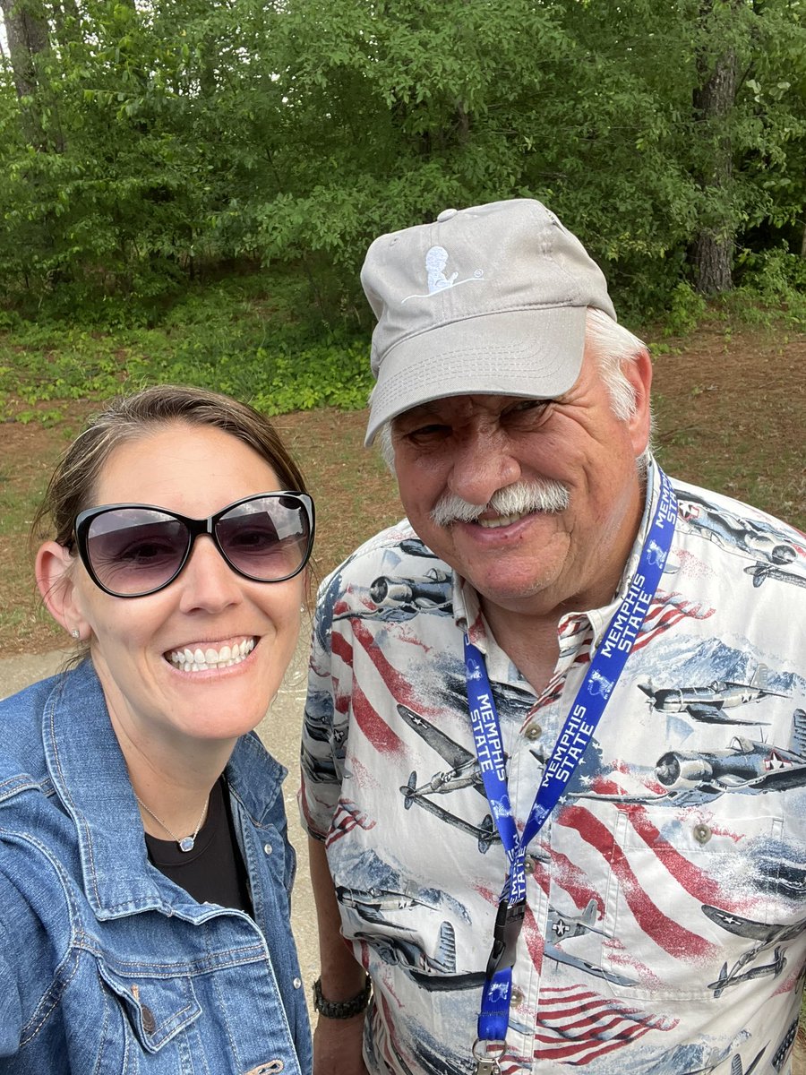 When one of your fav subs brings you fresh flowers from the garden… and it’s Friday, you do a little happy dance! 
#PreKLife #blessedinthisnest