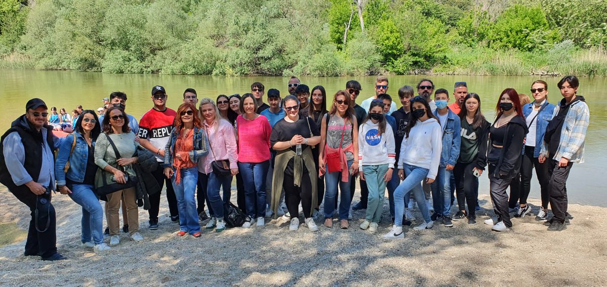 colegioolivos's tweet photo. Nuestros alumnos de Erasmus están terminando su experiencia en Grecia, han visitado la ciudad de Kavala, y han obtenido los certificados acreditativos de su participación. #Esrasmusplus https://t.co/oiqpo0gQvx