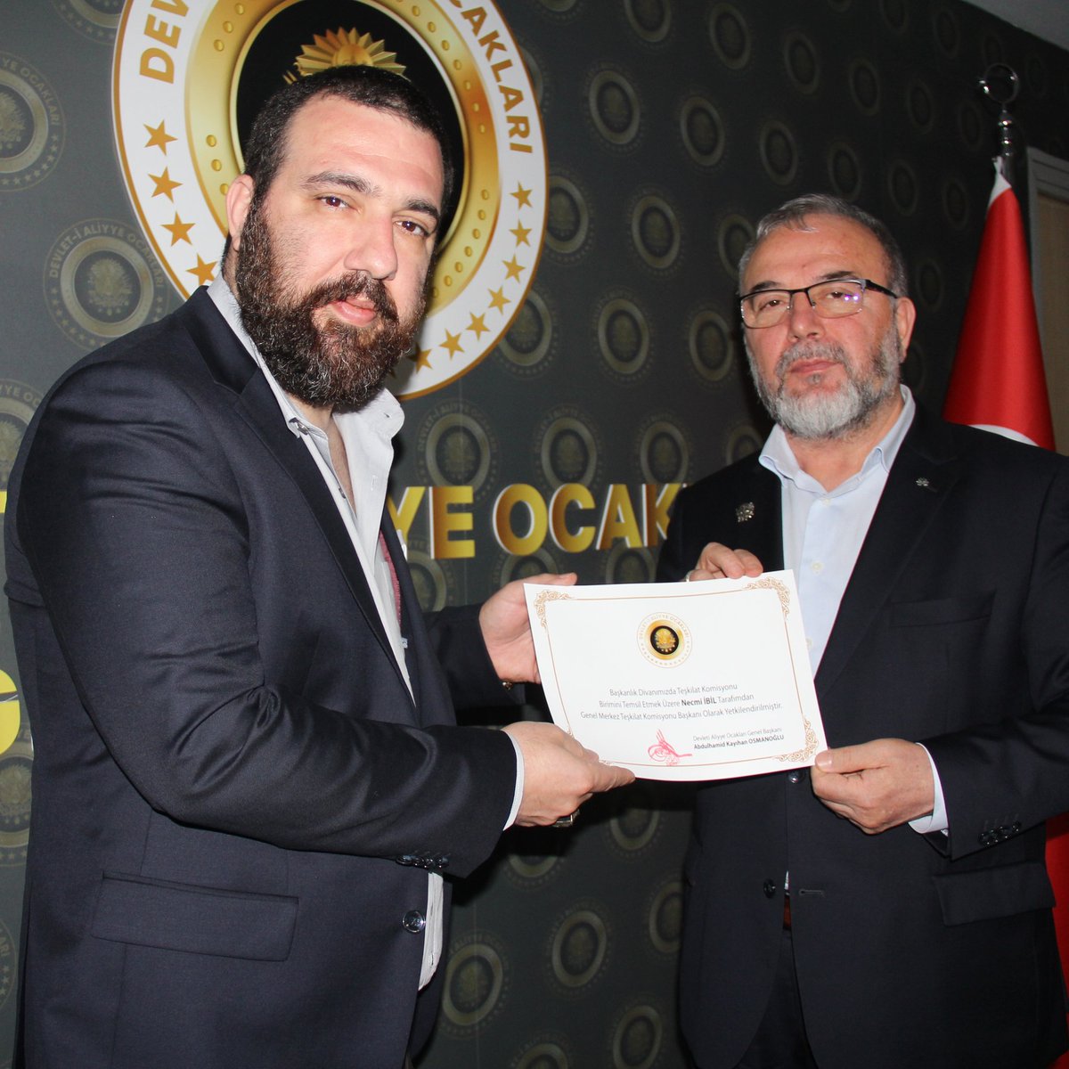DevletialiyyeO's tweet photo. Genel Başkanımız Şehzade Abdülhamid Kayıhan Osmanoğlu Efendi ve Genel Başkan Vekilimiz Ahmet Zahit Dizdar'ın tensipleriyle, Başkanlık divanımızda Teşkilat Komisyonu Birimini temsil etmek üzere Necmi İbil Genel Merkez Teşkilat Komisyon Başkanı olarak yetkililendirilmiştir. https://t.co/OJeqRSfiIi