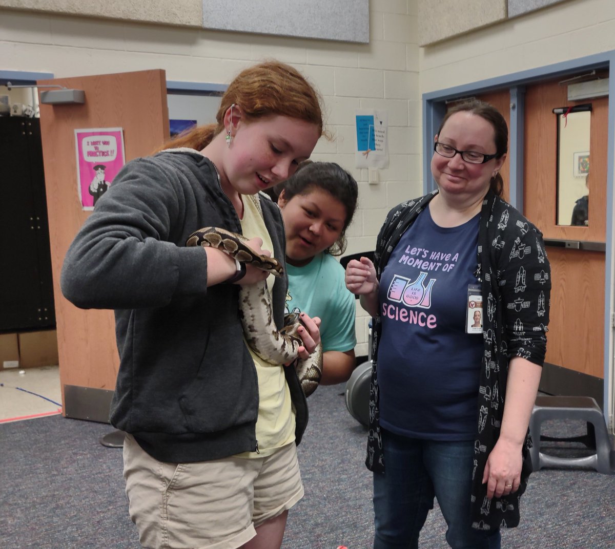 AMS_Bands's tweet photo. Wrapped up Scale Challenge Week w/ a special guest! πΉπ΅π
@FCPS1Music @AMSWildcats @correllscience https://t.co/CXKo0XK9Lp