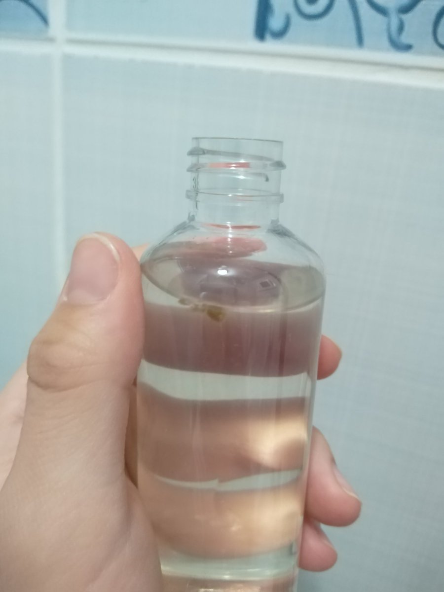 monayoru's tweet photo. Procsin saç sirke ve toniğini kolay uygulamak için sprey şişeye boşaltırken içinden bunlar çıktı? #procsin https://t.co/2gI8Gs5u89