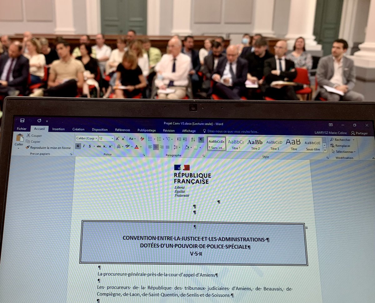 proc_procureur's tweet photo. #JusticeDeProximite Réunion par la Procureure Générale d’Amiens des procureurs et administrations spécialisées dotées de prérogatives de police judiciaire 
✅Consolider les enquêtes pénales #Environnement #Travail #Consommation 
✅Créer des circuits dédiés aux administrations https://t.co/uqpX34Avpv