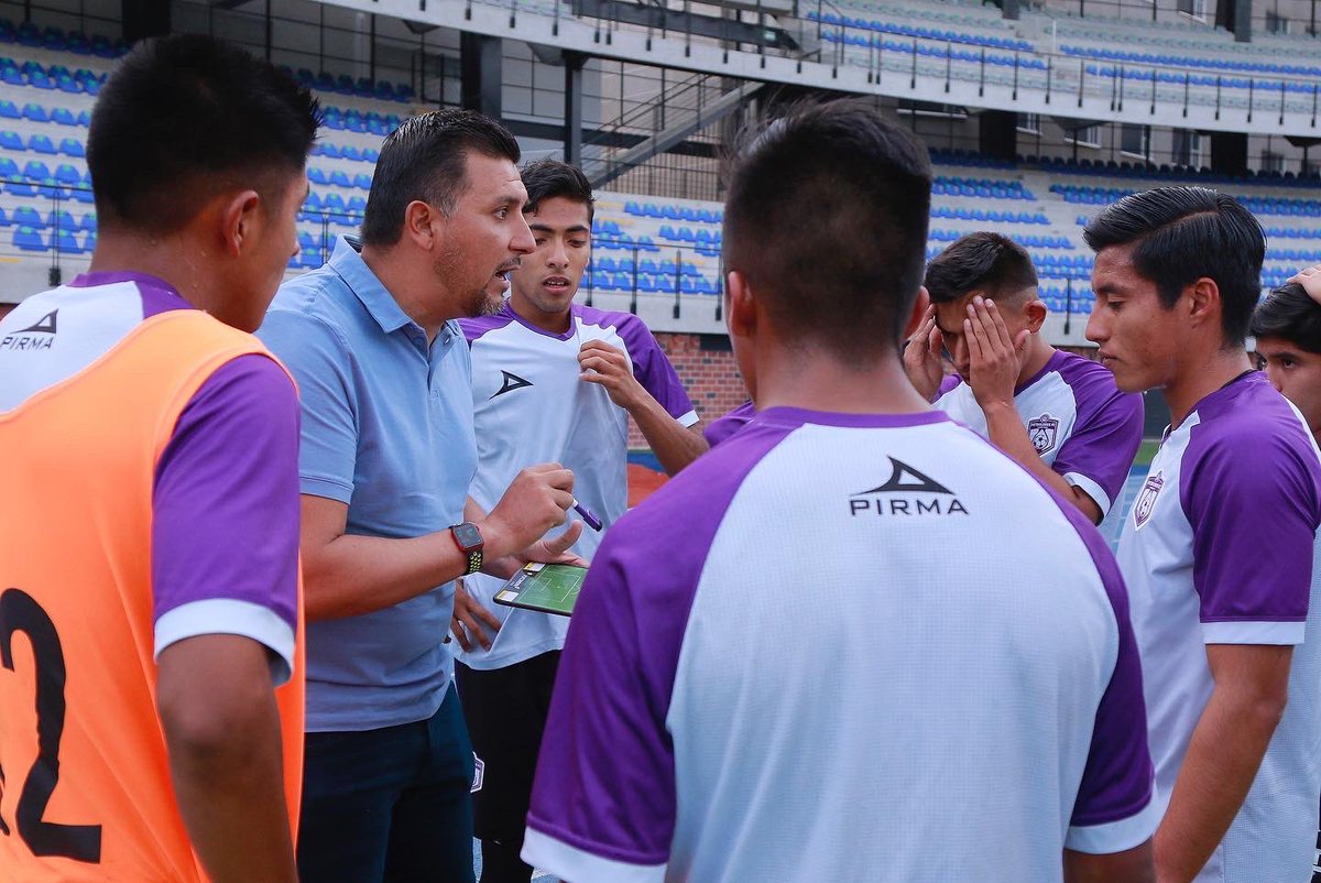 petrolerosfcq's tweet photo. Hoy celebramos el trabajo de nuestros entrenadores 🔥⚽️
Gracias por la pasión que le meten a su trabajo día con día 🦾

👉🏻 Día Mundial del Entrenador de Futbol ✅ https://t.co/HiLYCqqidN
