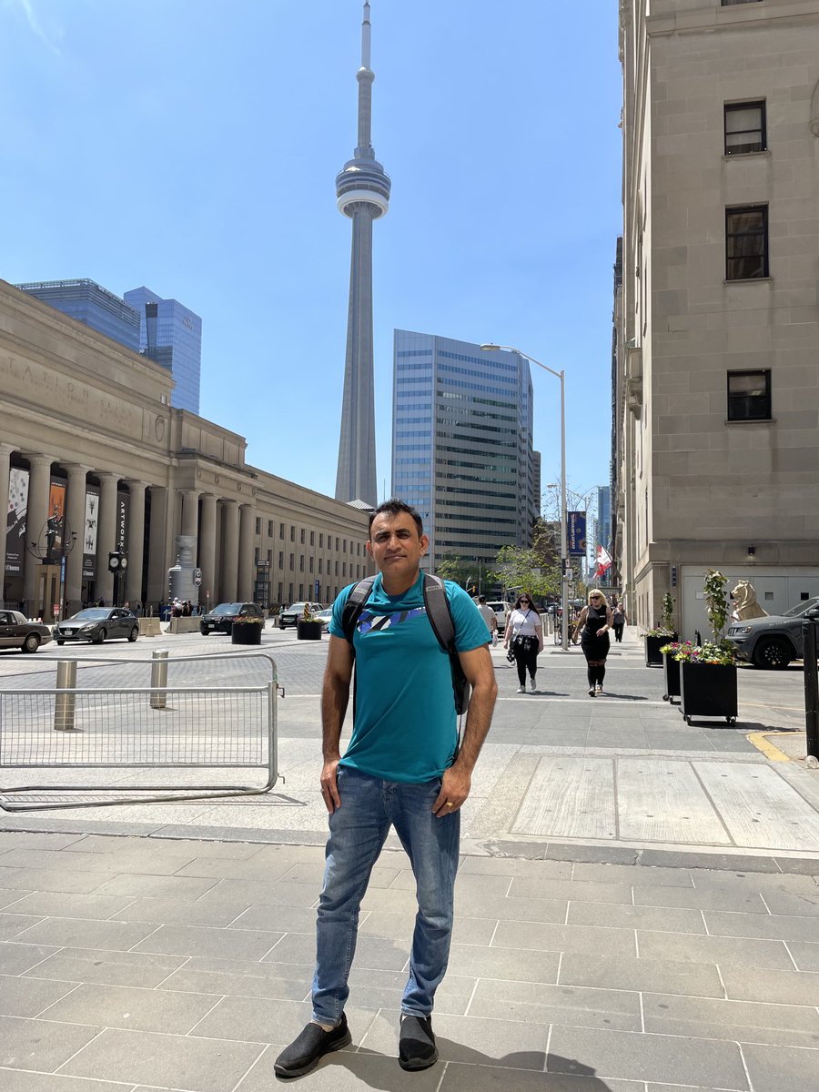 zulfiqarmuree's tweet photo. Toronto Downtown #CN_Tower #Lovely_Day https://t.co/f8qVa0ncHT