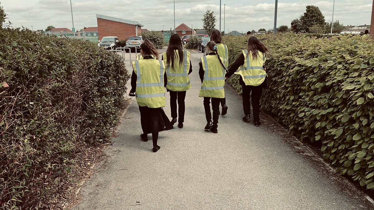 MaltbyAcademy's tweet photo. Today 50 students (Y7 - Y13) went into the local community to help tidy up! This is our second community litter pick &amp; we are super proud of the volunteers who took part. Our students will be doing this every half term, please come &amp; say hello if you see us. #KeyDriverCommunity https://t.co/XcEWazlh2Q