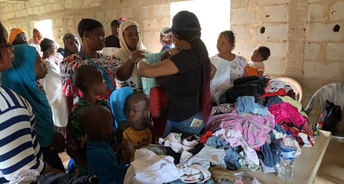 andu_teemah's tweet photo. I birthed a "baby" last weekend and it still feels so surreal 😭. #theclothingdrive #wormfreezone  #humanity #GivingBack #humanitarian #NGO #Drive #community #development https://t.co/x4UKER02wq