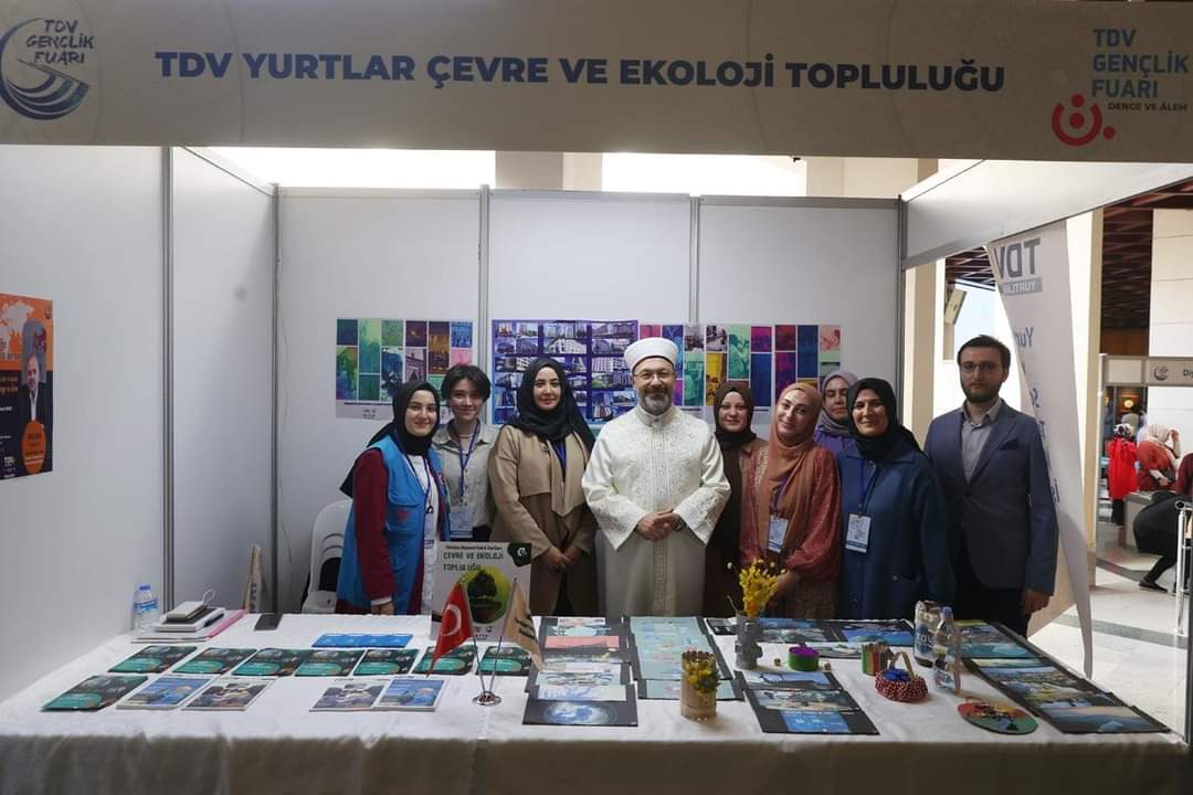 tdvyurtlar's tweet photo. Diyanet İşleri Başkanımız,Diyanet Vakfı Mütevelli Heyet Başkanı Prof.Dr Sayın Ali ERBAŞ (@DIBAliErbas) hocamız standımızı ziyaret ederek yurtlarımız ve yurtlarımızda kurulan Kulüp, Topluluk ve Platformlarımızın gerçekleştirmiş olduğu çalışmalar hakkında bilgi aldı.
@DiyanetVakfi https://t.co/AssfqcghxM