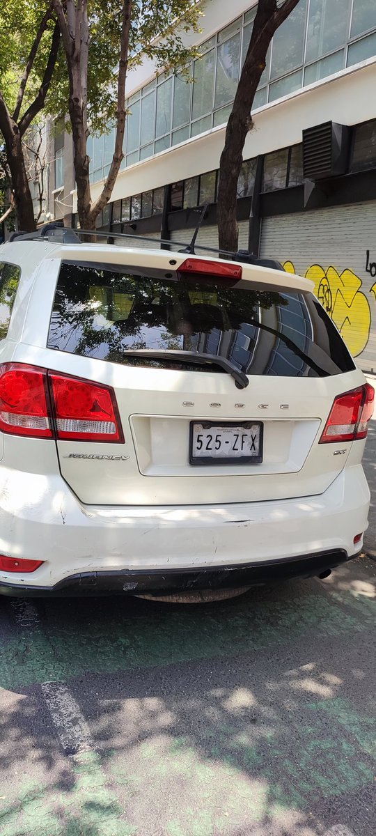 CaosVialCDMX's tweet photo. Se sabe de la impunidad de las autoridades y la falta de sanción, porque si todos lo hacen @OHarfuch #CDMX  VIOLENTA de gandallas, bravucones, que saben que aunque estén mal a golpes e I sueltos la libran.
Pues se va a proceder y que la ubiquen
Cámara ID 2313 @C5_CDMX 13:20 13/05 https://t.co/To2hocoxot