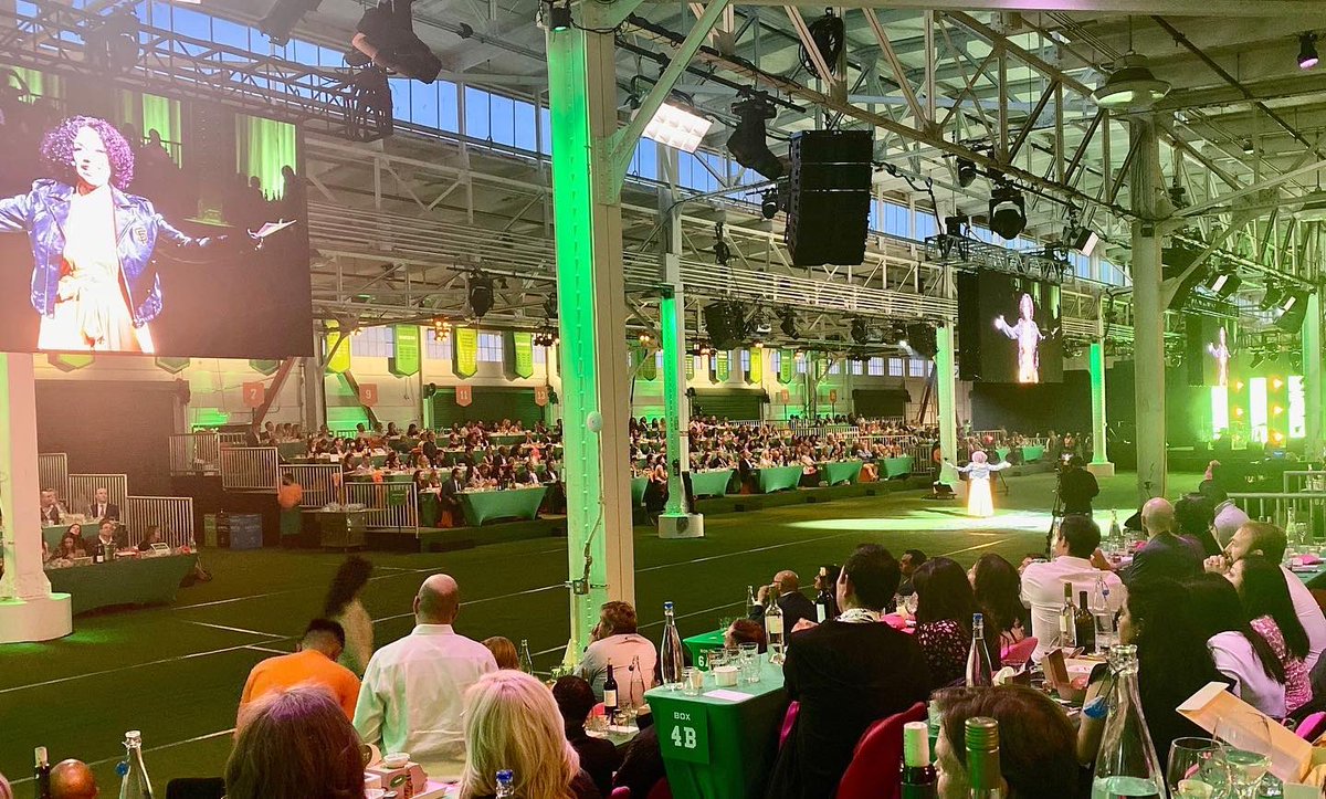 SFGEnterprises's tweet photo. A huge congrats to @tippingpoint for raising $25M to fight poverty in the Bay Area last night at Pier 48! Our very own @RenelSFVoyce Captain’d the evening and set a GIANT tone along with @hunterpence & @BarryBonds
#rallyforthebay #Pier48 #eventsatoraclepark https://t.co/WchE3yLAbT