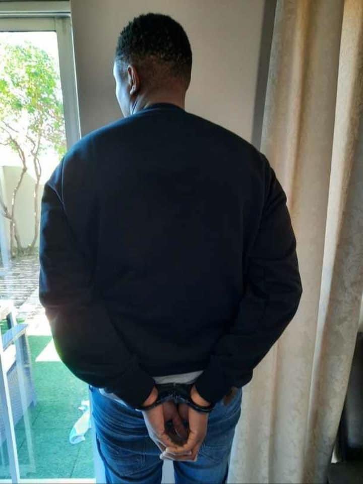 AdvoBarryRoux's tweet photo. FBI and the Hawks bust Nigerians syndicate in Cape Town preying on widows, divorcees at dawn on Tuesday. Eight foreign nationals aged between 33 to 52 were arrested for Internet scams, money laundering &amp; international-wide scale financial fraud in Cape Town. https://t.co/kj4ROiskgo