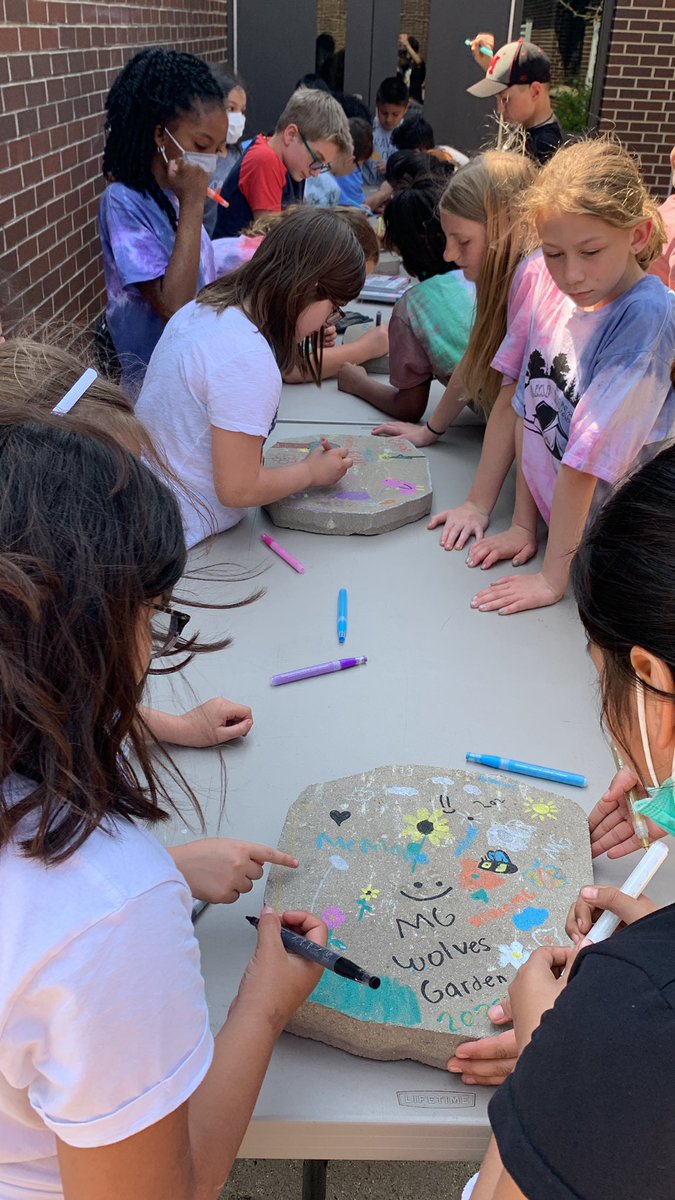 tsheedyPC's tweet photo. Garden Club members working on pavers for the MG Garden! Thanks Mrs. Anderson for everything! Happy Retirement! #gardenclub @mg75wolves #d75 https://t.co/yHXZNKBUuI